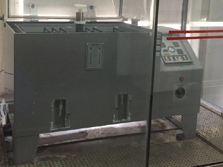 Salt spray test chamber