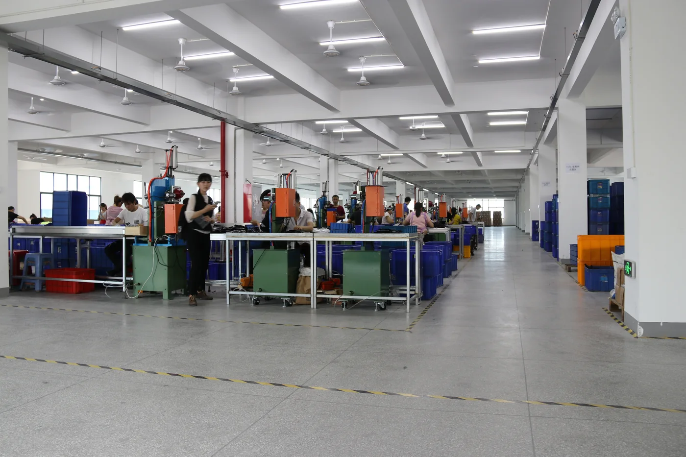 Flat wiper blade assembly workshop