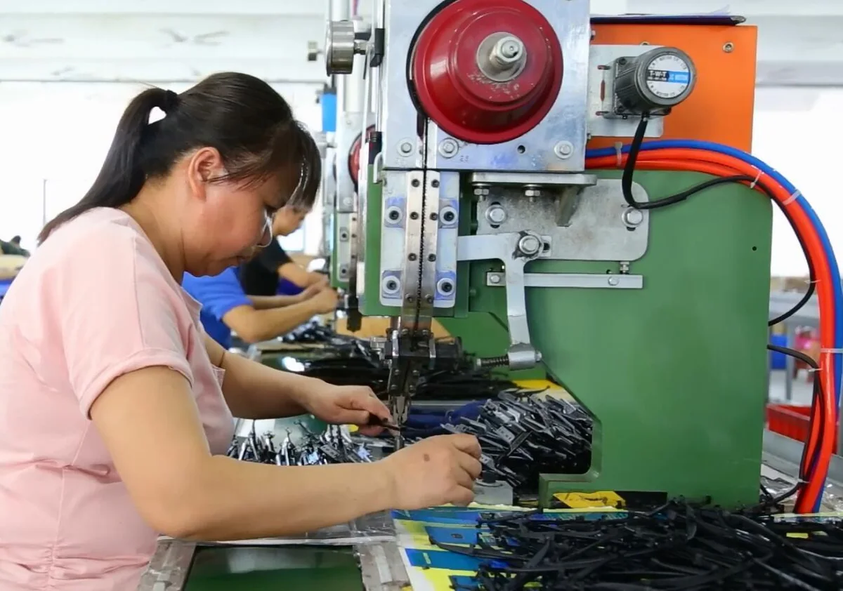 Conventional wiper blade finishing process